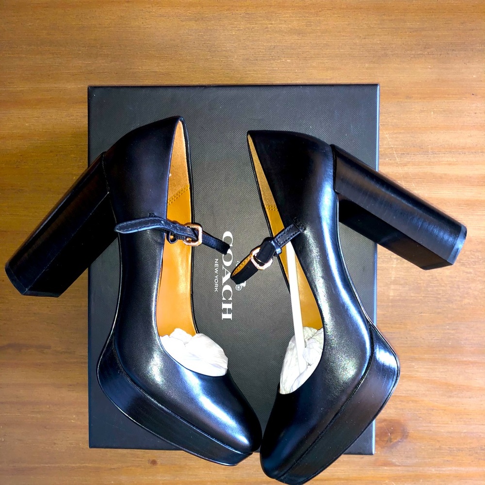 Coach black woman’s goldie veg. Size Us 7M